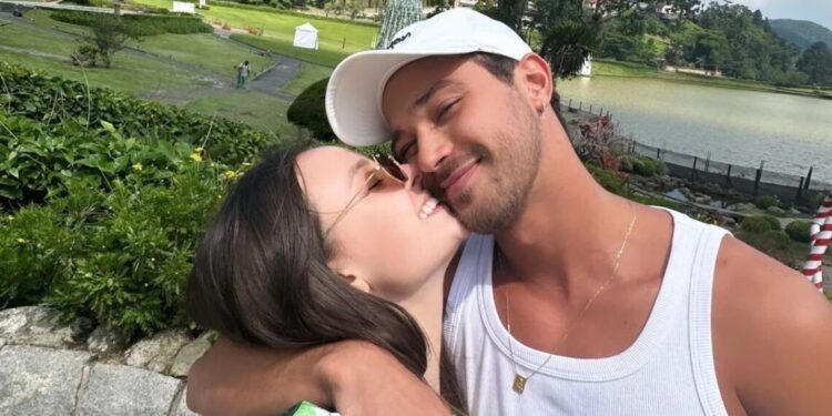 Larissa Manoela revela se quer ter filhos com André Luiz Frambach