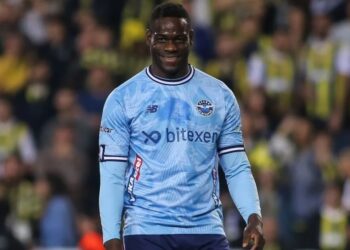 Balotelli em jogo do Campeonato Turco Foto: Ahmad Mora/Getty Images