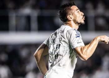 Willian fez o gol da vitória do Santos diante da Chape Reprodução/X Santos