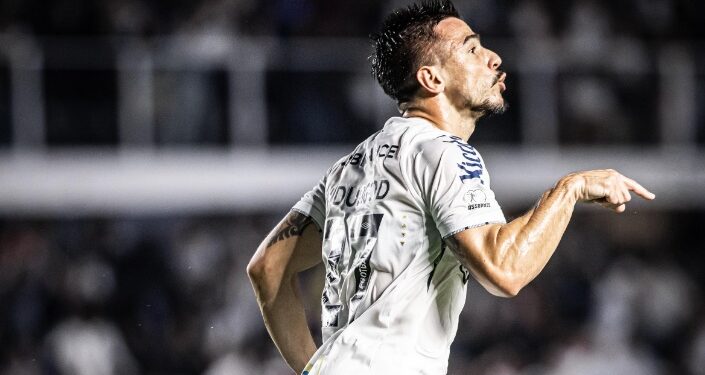 Willian fez o gol da vitória do Santos diante da Chape
Reprodução/X Santos