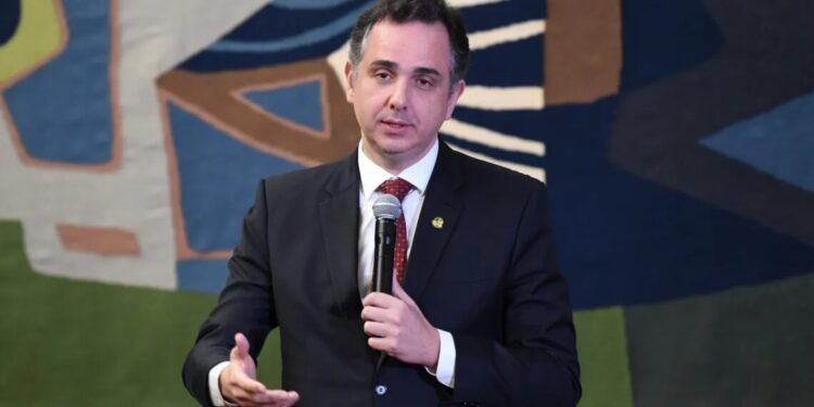 Pacheco condena tentativa de golpe na Bolívia e reforça compromisso do Congresso com a democracia