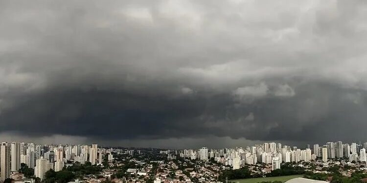 Previsão do tempo: Sudeste segue com alerta para chuva nesta quarta; Sul pode ter geada