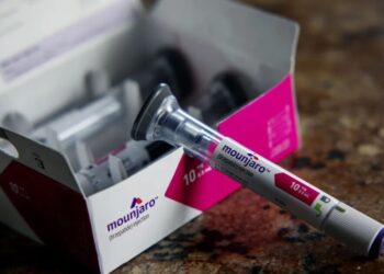 Injeção de Mounjaro, medicamento para tratamento de diabetes mellitus tipo 2.
Sandy Huffaker for The Washington Post via Getty Images