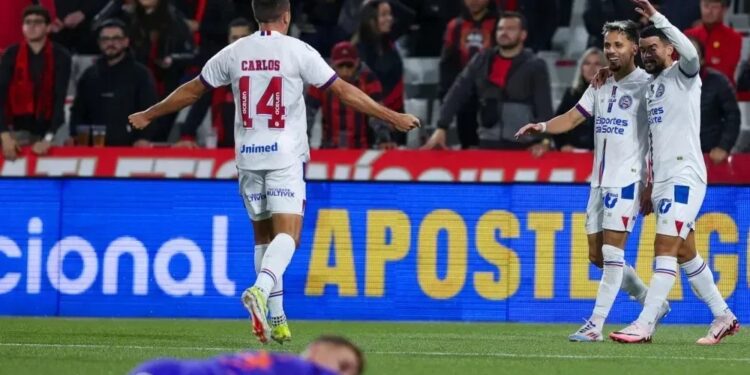 Efetivo, Bahia vence o Athletico-PR em Curitiba e volta ao G4 do Brasileiro