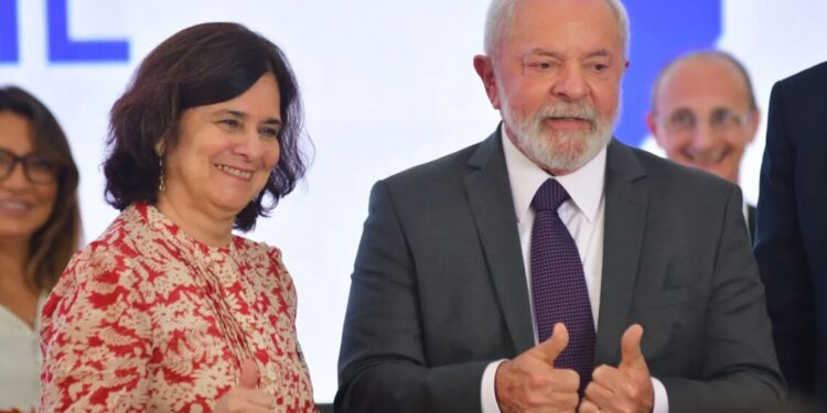 Após crítica em reunião ministerial, Lula diz que Nísia “melhorou muito”