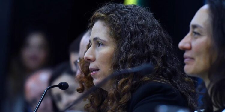 Protestos marcam início de reunião do governo com servidores de agências reguladores