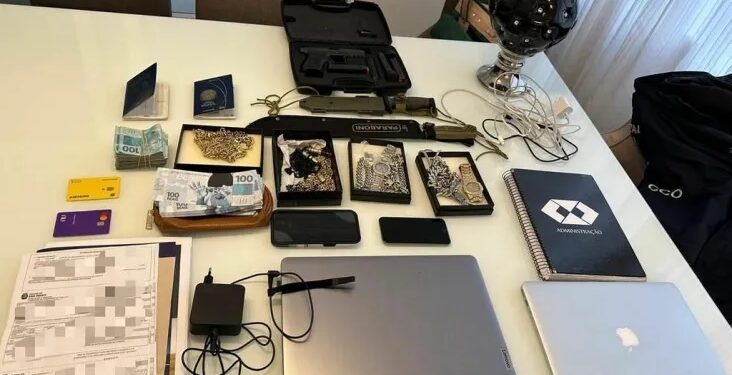 Celulares e demais equipamentos que possa dimensionar o tamanho do crime investigado foram apreendidos
Crédito: MPRS/Divulgação