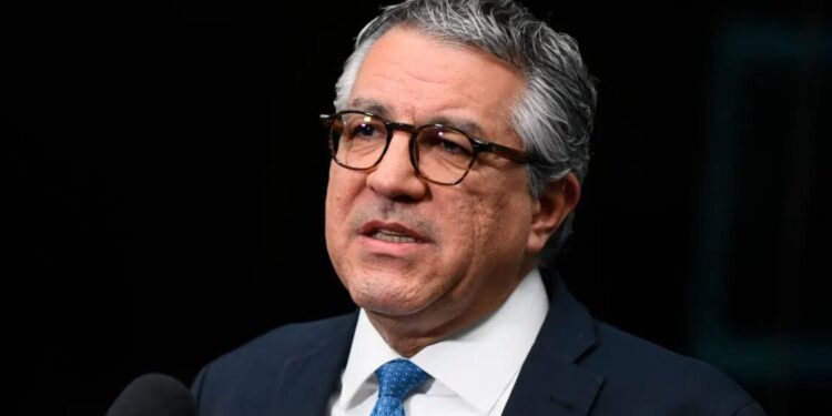 Após atentado contra Trump, Padilha diz que governo quer imposto seletivo para armas no Senado
