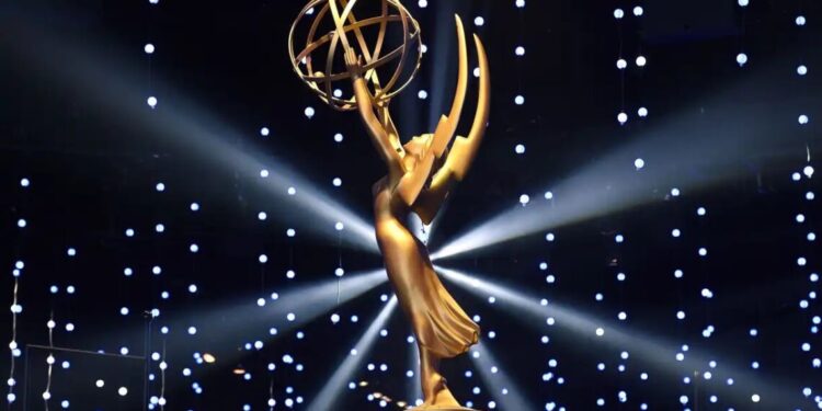 Entenda por que 2024 terá duas cerimônias do Emmy Awards