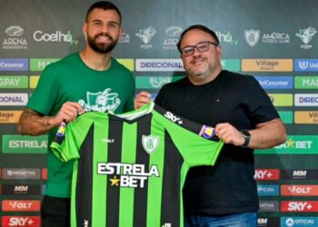 América-MG oficializou contratação do zagueiro Lucão Foto: Mourão Panda/ América-MG