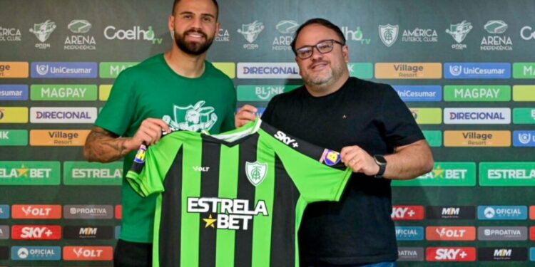 América-MG anuncia contratação do zagueiro Lucão, ex-São Paulo