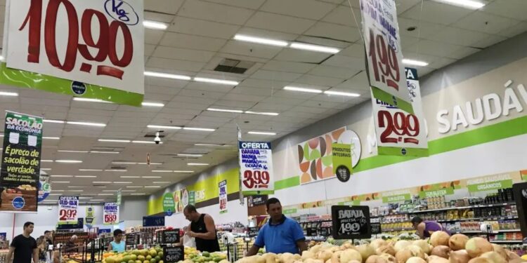 Grupo Alimentação tem deflação em julho e ajuda desaceleração do IGP-10, afirma FGV