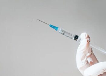 Em ensaio clínico, a injeção semestral de lenacapavir demonstrou 100% de eficácia na prevenção contra infecção por HIV
Catherine Falls Commercial/GettyImages