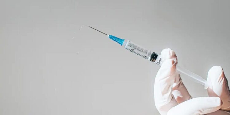 Em ensaio clínico, a injeção semestral de lenacapavir demonstrou 100% de eficácia na prevenção contra infecção por HIV
Catherine Falls Commercial/GettyImages