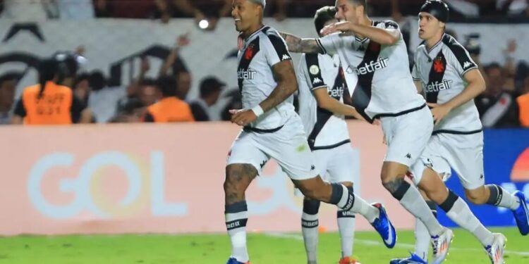 Fora de casa, Vasco bate Atlético-GO e chega a quatro vitórias consecutivas