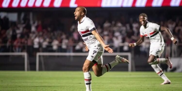 São Paulo vence Grêmio, entra no G4 e afunda rival no Brasileirão