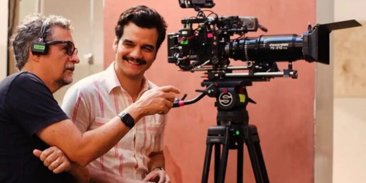 Kleber Mendonça mostra visual de Wagner Moura em novo filme