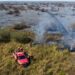 Bombeiros tentam combater incêndios no Pantanal em junho de 2024
Crédito: Bruno Rezende/Governo do Rio Grande do Sul