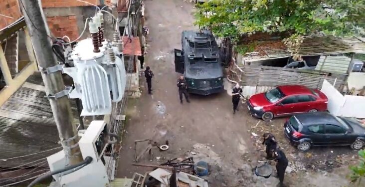 Governo do Rio de Janeiro expande megaoperação policial para 14 comunidades