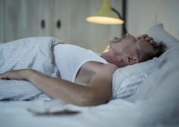 Pesadelos frequentes podem aumentar o risco de pessoas na meia-idade desenvolverem demência na próxima década
Foto: Ems Forster Productions/Getty Images