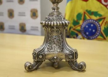 Entre as peças está dois tocheiros, como este Divulgação/Polícia Federal