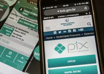 Celulares com o aplicativo PIX aberto
Pix do BC (Foto: Marcello Casal Jr./Agência Brasil)