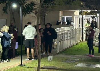 Moradores deixaram edifício na zona leste de São Paulo após sentirem tremor Stêvão Limana/CNN