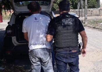 Momento em que mandado de prisão foi cumprido em Esperantina — Foto: Divulgação/Polícia Civil