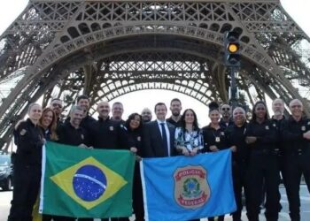 Policiais federais brasileiros chegam à Paris Divulgação / Polícia Federal
