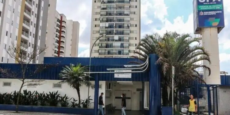Bebê é abandonado em hospital de SP junto de bilhete: “cuidem bem dele”