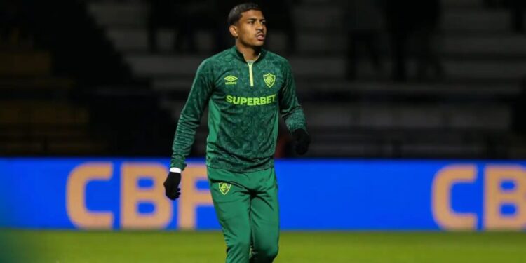 Fluminense recebe proposta do futebol mexicano por John Kennedy