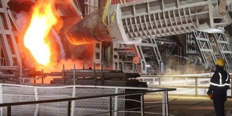 Polícia incinera quase 4 toneladas de drogas em MG