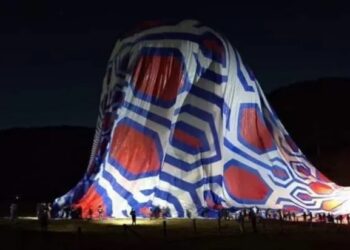 Grupos intitulados "Sandu Mosaico" e "Balão Mágico & Domínio" foram os responsáveis por soltar o balão que levou a queda de energia na Zona Leste de São Paulo. Crédito: Reprodução/ Redes Sociais