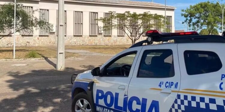 Mulher foge de evento para não ser agredida por homem que conheceu pela internet e chama a polícia