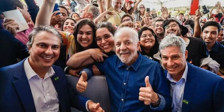 Lula (ao centro na foto): "Plantando mais, a gente vai ter comida mais barata e a gente vai ser mais bonitão, mais gordo e mais saudável neste País"
23/07/2024 - Ricardo Stuckert/PR