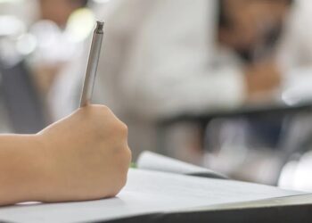 Candidato faz prova de concurso — Foto: Divulgação