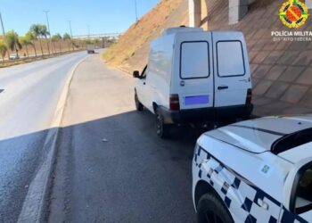 Bandido furta carro, para na direção contrária da via para defecar e acaba preso no DF PMDF