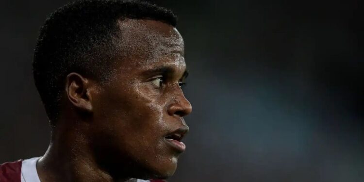 Arias marca no fim, Fluminense bate o Palmeiras e segue em recuperação no Brasileirão