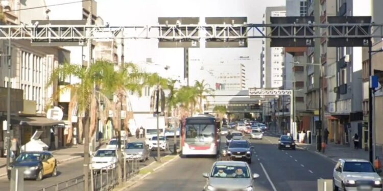 Porto Alegre retoma todas as linhas de ônibus nesta quinta (25), após três meses das enchentes