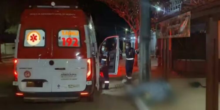 Mulher morreu após cair de moto em rua de Araguaína — Foto: Luís Ernandes/Divulgação