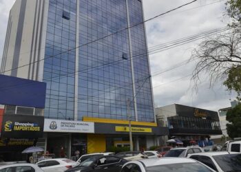 Prefeitura reduz quase 500 vagas imediatas no último dia de inscrição do concurso da educação