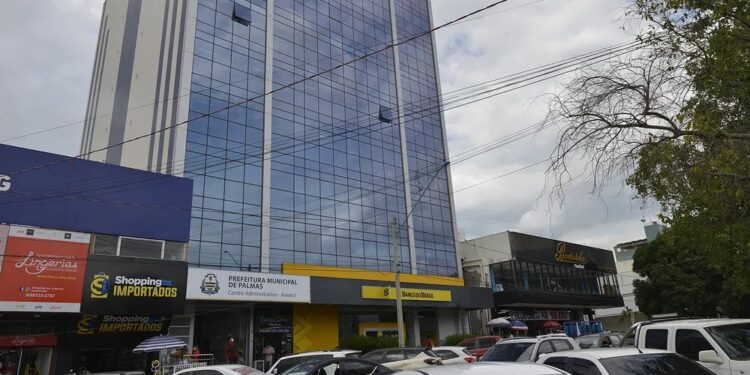 Prefeitura reduz quase 500 vagas imediatas no último dia de inscrição do concurso da educação