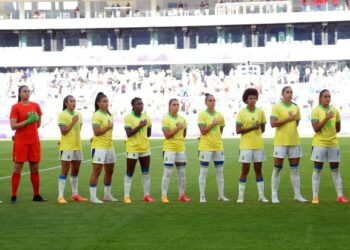 Seleção Brasileira perfilada para a execução do hino nacional em Bordeaux Crédito: Juan Manuel Serrano Arce/Getty Images