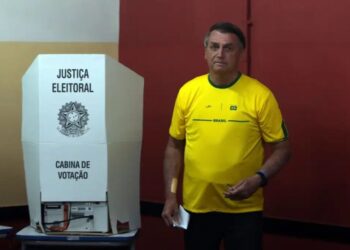 Bolsonaro, ainda presidente, subiu o tom contra o TSE, levantando, sem provas, dúvidas sobre a integridade do sistema eletrônico de votação Arquivo - Pedro Kirillos/Estadão Conteúdo