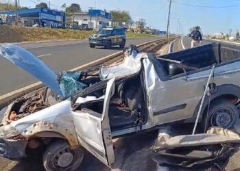 Situação que ficou o veículo depois do acidente — Foto: Caudemir Macedo/TV Anhanguera
