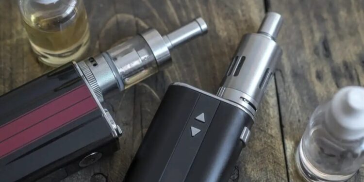 Apreensões de cigarros eletrônicos avançam no Brasil e já superam 2023 inteiro