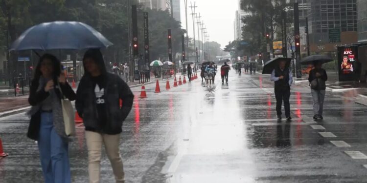 Frente fria deve avançar para o Sudeste do Brasil; veja previsão para segunda-feira (29)