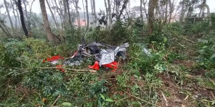 Dois homens morrem em queda de aeronave no litoral de Santa Catarina