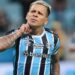 Em gramado encharcado, Grêmio vence Vasco e deixa o Z4 do Brasileirão