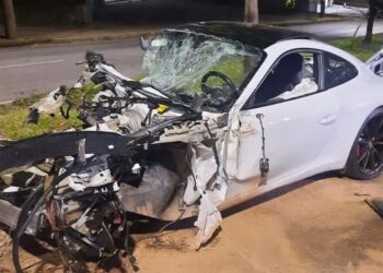 Porsche ficou totalmente destruído após colisão Cedidas/Itatiaia
